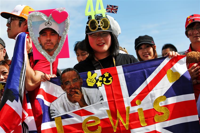 F1 flag with UK flag